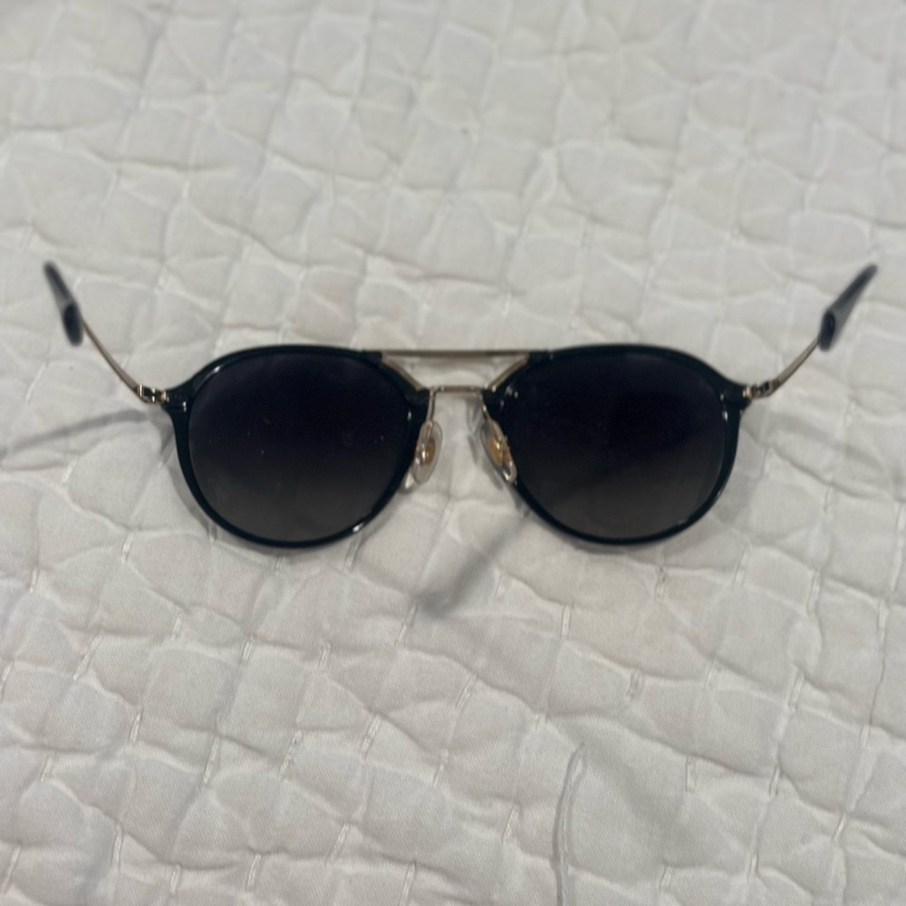 Women’s Rayban black and gold metal frame sunglasses. Gently used - Picture 4 of 7